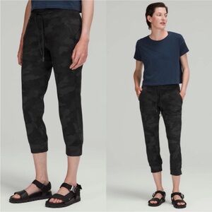 Lululemon Ready to Rulu Jogger Crop Heritage 365 Camo Deep Coal Multi SZ 4